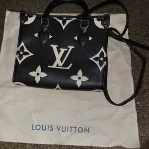 SMALL LOUIS VUITTON NEVERFULL TOTE .